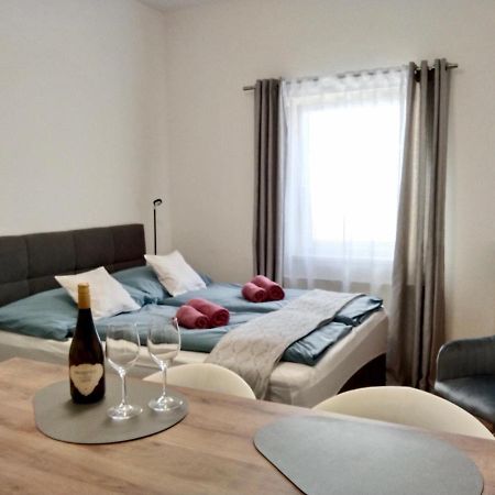 Air-Conditioned, Quiet Apartment - Center Of Sankt Poelten - Smart Tv Екстериор снимка